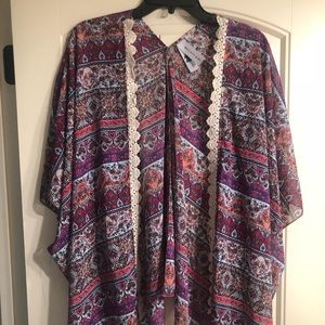 **FINAL PRICE** NWT Printed Kimono Size Small